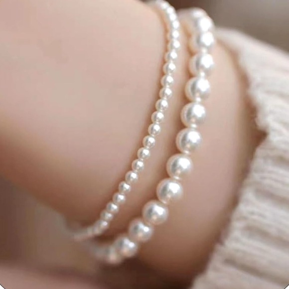 🐚Two stretchy faux pearl bracelets. One size. - Picture 2 of 4